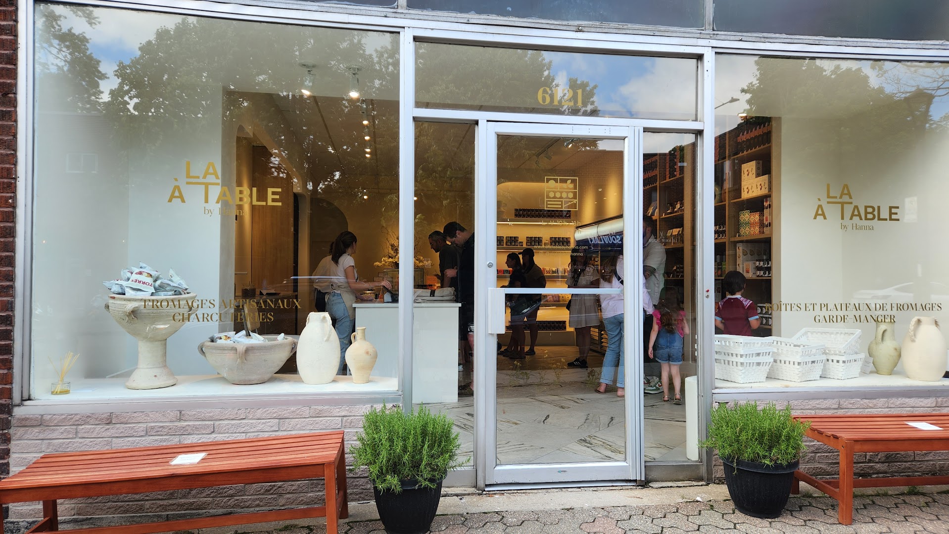 À la table by Hanna