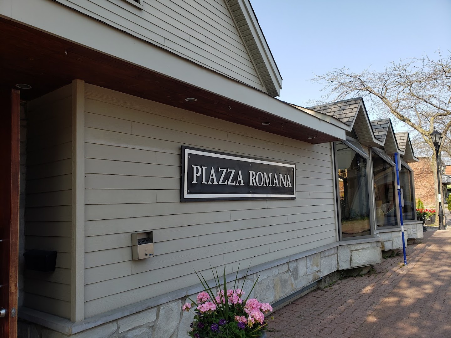 Piazza Romana Ouest-de-l'Île