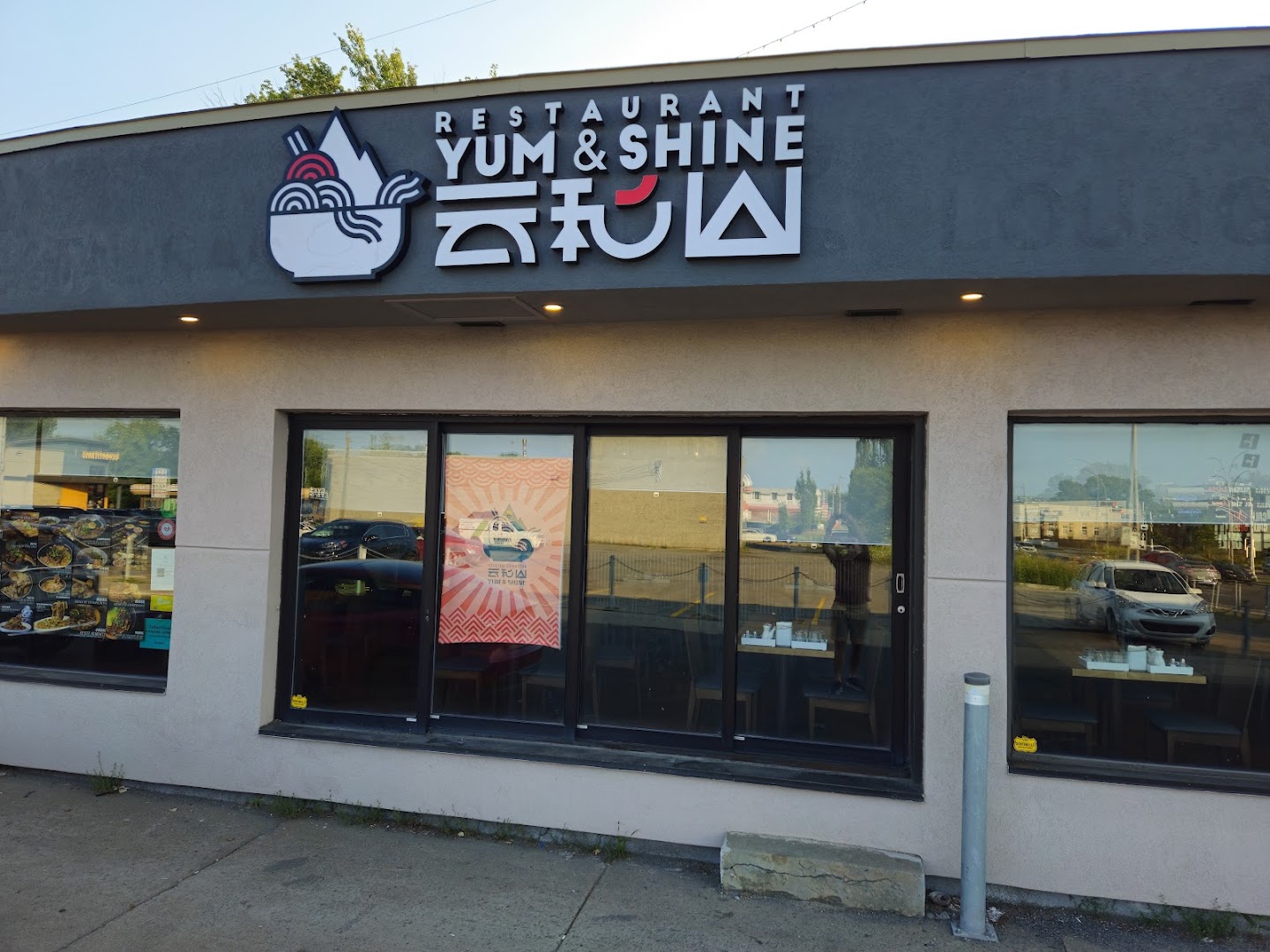 Restaurant Yum & Shine