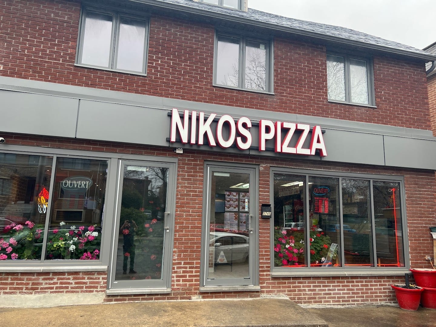 Nikos Pizza & Déli