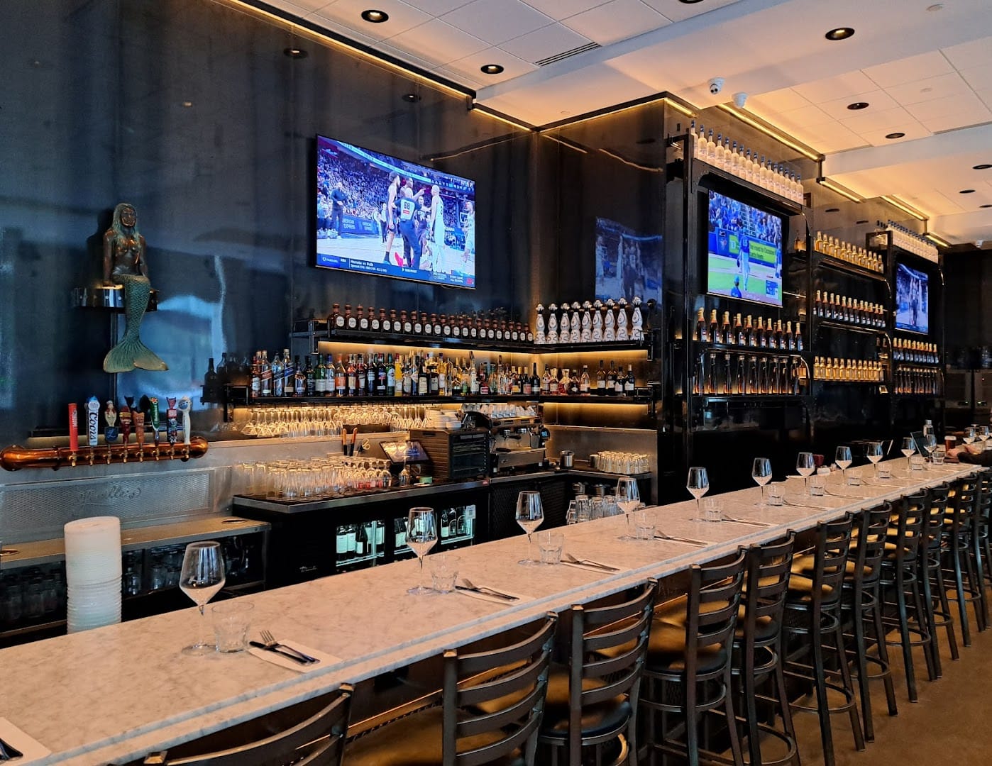 Lucille&rsquo;s Avenue des Canadiens